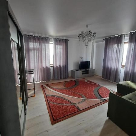 Diplomat - 2 Apartment Bishkek Ngoại thất bức ảnh