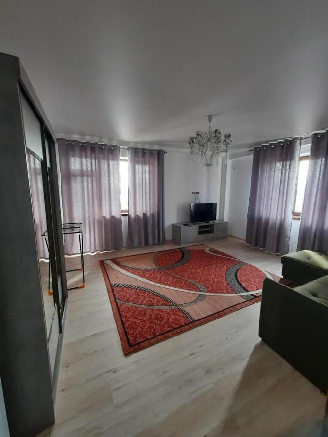 Diplomat - 2 Apartment Bishkek Ngoại thất bức ảnh