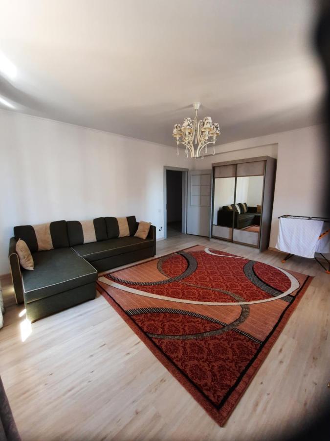 Diplomat - 2 Apartment Bishkek Ngoại thất bức ảnh