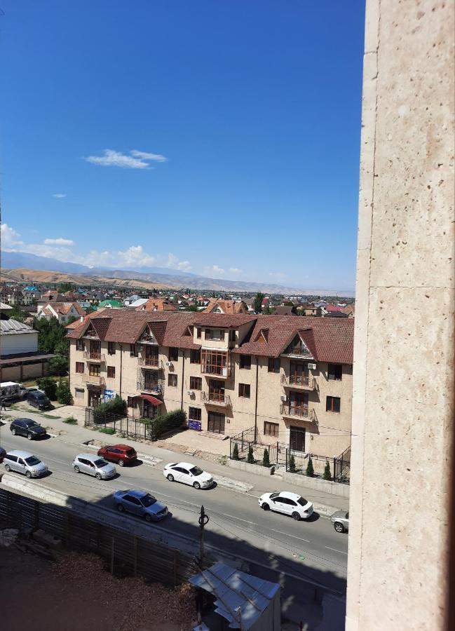 Diplomat - 2 Apartment Bishkek Ngoại thất bức ảnh
